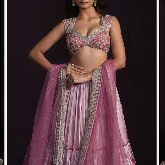 Lashkaraa Dusty Pink Embroidered Organza Lehenga - Picture 2 of 8